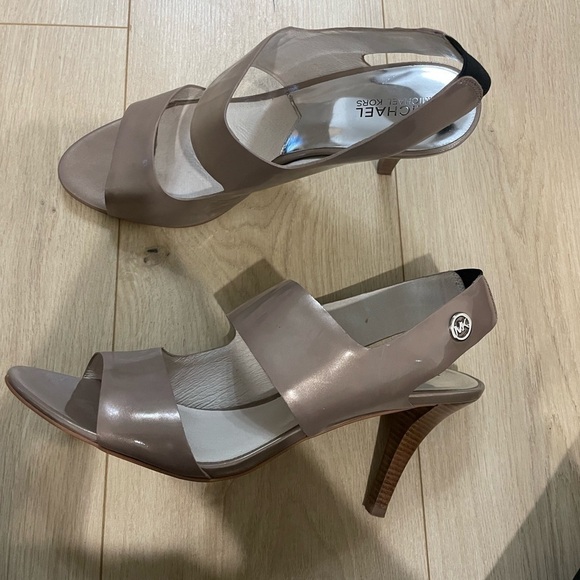 MICHAEL Michael Kors Beige Patent Heels - Picture 3 of 10